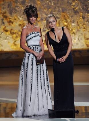 Schauspieler Jennifer Love Hewitt (li.) und Hayden Panettiere anlässlich der Primetime Emmy Awards in Los Angeles -  lap2008092142