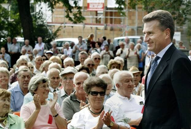 Günther Oettinger (re., Deutschland CDU Ministerpräsident Baden-Württemberg) in Geislingen