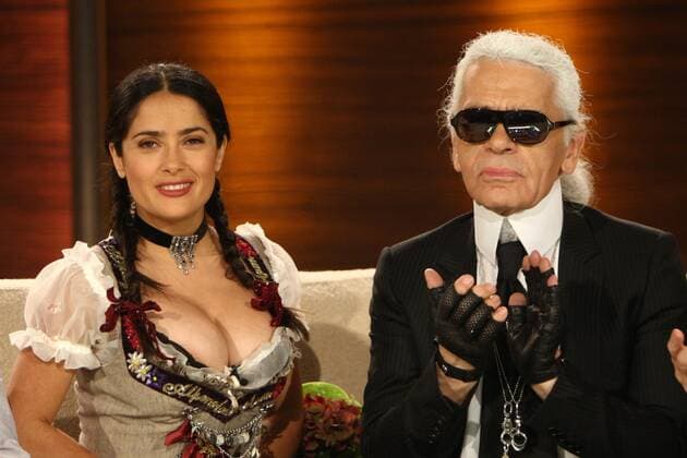Schauspielerin Salma Hayek im Dirndl und Modedesigner Karl Lagerfeld anlässlich der ZDF-Fernsehsendung - Wetten dass...? - in Nürnberg