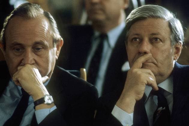 Bundeskanzler Helmut Schmidt (re., Deutschland SPD) neben Außenminister Hans-Dietrich Genscher (li., Deutschland FDP)