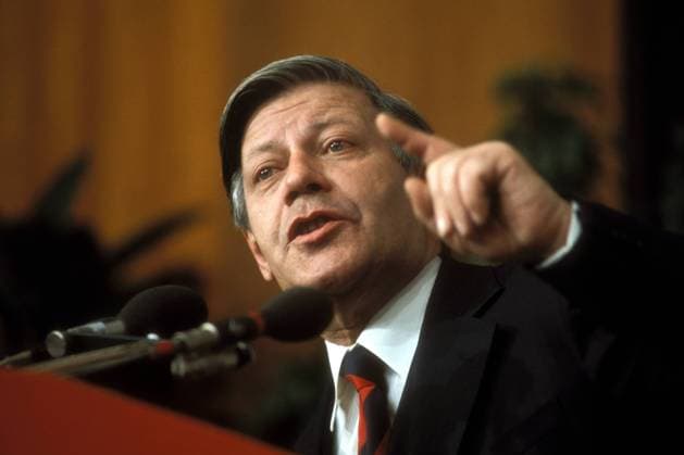 Bundeskanzler Helmut Schmidt (Deutschland SPD) spricht während eines Parteitags der SPD