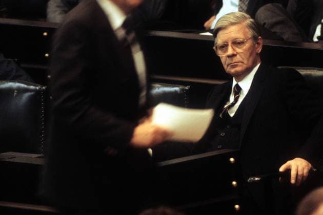Bundeskanzler Helmut Schmidt (Deutschland SPD) anlässlich des Bruchs der Regierung im Deutschen Bundestag in Bonn
