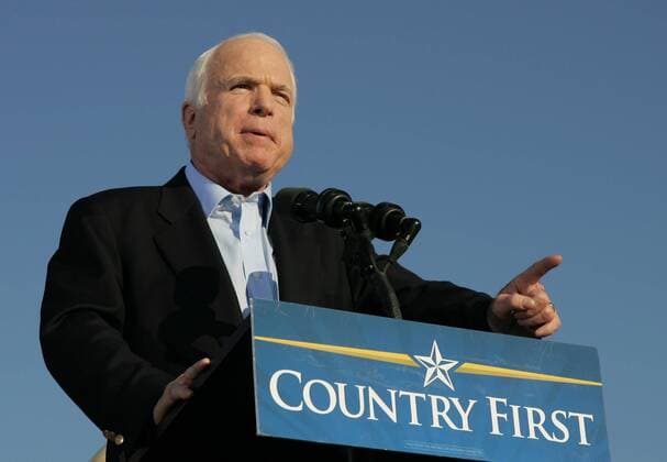 Country First - Präsidentschaftskandidat John McCain (USA Republikaner) während einer Wahlkampfveranstaltung in Indianapolis -  - IND2008110302