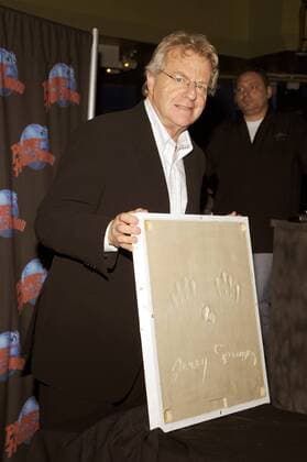 Moderator Jerry Springer anlässlich der Feier zum 18-jährigen Bestehen der - Jerry Springer Show - in New York (PPF4C)