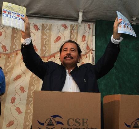 Präsident Daniel Ortega Saavedra (Nikaragua) bei der Stimmabgabe - Kommunalwahlen in Managua 