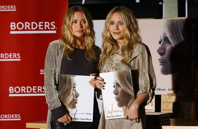 Schauspielerinnen Ashley und Mary-Kate Olsen während der Buchpräsentation von - Indulgence - in Los Angeles -PPF4C