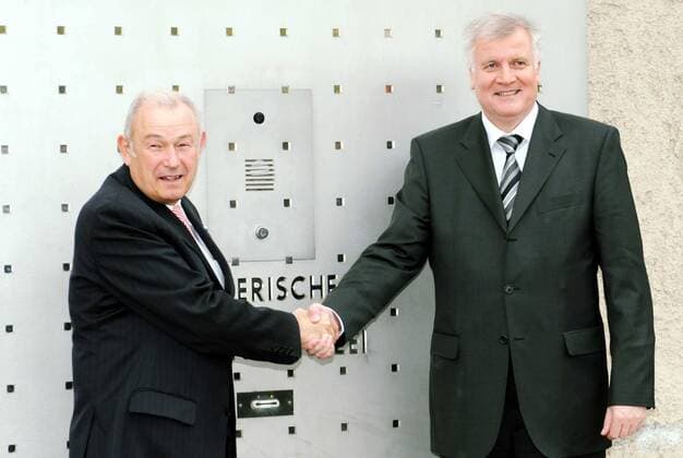 Horst Seehofer (re., Deutschland CSU Ministerpräsident Bayern) und Günther Beckstein (Deutschland CSU) in München
