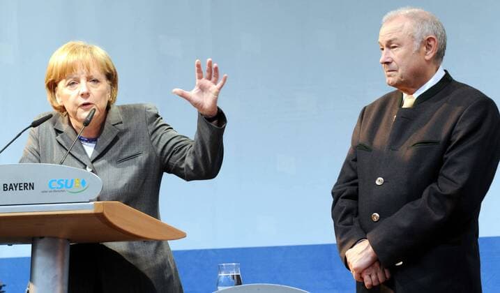 Bundeskanzlerin Angela Merkel (Deutschland CDU) und Günther Beckstein (Deutschland CSU Ministerpräsident Bayern) anlässlich der Abschlusskundgebung der CSU in München