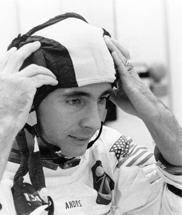 Astronaut William Anders anlässlich eines Countdowntests für den ersten bemannten Flug zum Mond mit Apollo 8 im Kennedy Space Center -  (WAX20081224712)