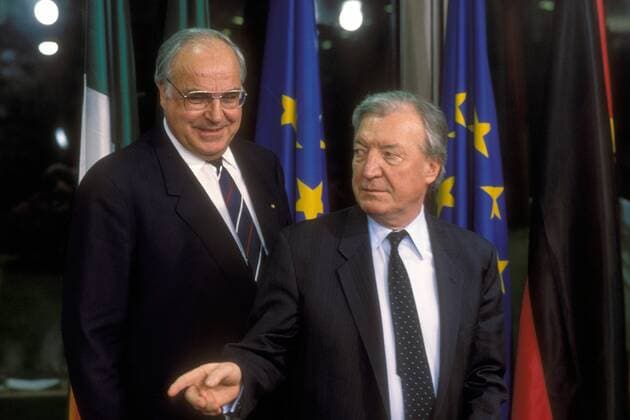 Premierminister Charles James Haughey (re., Irland) und Bundeskanzler Helmut Kohl (Deutschland CDU) während einer Pressekonferenz