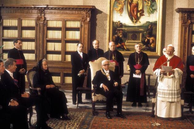 Bundespräsident Gustav Heinemann (Mitte, Deutschland SPD) lauscht den Worten Papst Paul VI. (re.) im Vatikan