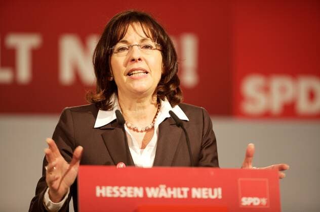 Andrea Ypsilanti (Deutschland SPD Landesvorsitzende Hessen) anlässlich der SPD-Abschlusskundgebung am Rande des Hessischen Landtagswahlkampfes in Frankfurt am Main