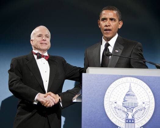 Barack Obama (re., USA) und John McCain (USA Senator Arizona) anlässlich einer Veranstaltung zu Ehren McCains in Washington -  (WAX20090119732)