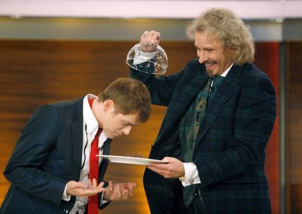 Moderator Thomas Gottschalk und Komiker Michael Mittermeier während der ZDF-Fernsehshow - Wetten dass...? - in Offenburg