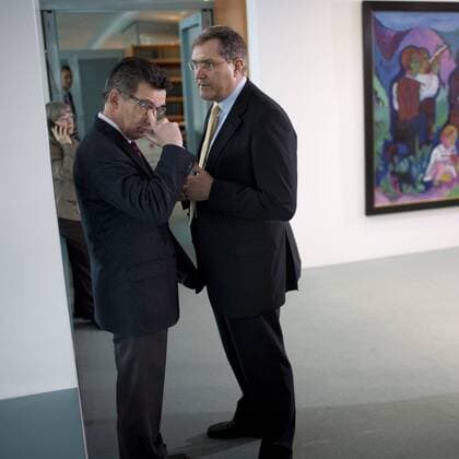Thomas de Maiziere (li. Deutschland CDU Kanzleramtschef) und Franz Josef Jung (Deutschland CDU Verteidigungsminister) anlässlich einer Kabinettssitzung in Berlin