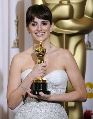 OSCARS: Beste Nebendarstellerin, Preisträgerinnen 2001-2010 Schauspielerin Penelope Cruz mit ihren Oscar (beste Nebendarstellerin in Vicky Cristina Barcelona) während der - 81. Annual Academy Awards - in Hollywood  (LAP20090222024)