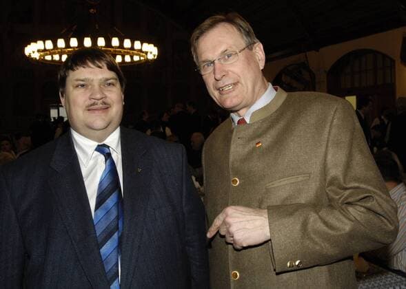 Bernd Posselt (li.) und Johannes Singhammer (beide Deutschland CSU) auf dem 44. Schwabinger Fischessen der CSU in München