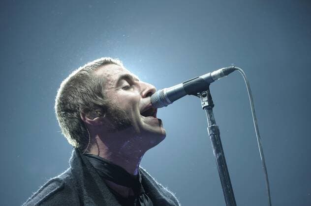 Sänger Liam Gallagher (Oasis) während eines Konzertes in München