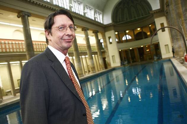 Ehrhart Körting (Deutschland SPD Innensenator Berlin) im Stadtbad Neukölln nach der Sanierung und Öffnung für den Badebetrieb in Berlin
