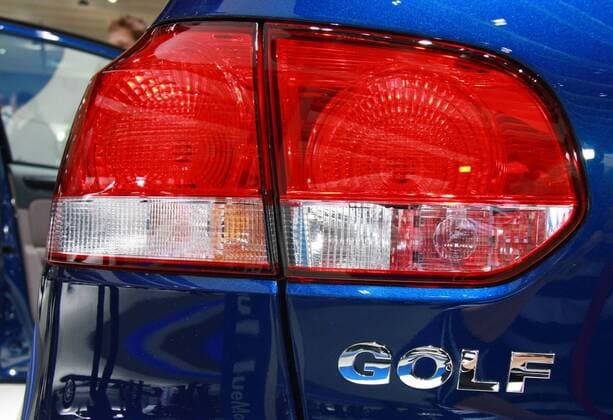 Rücklicht des VW Golf Blue Motions - Exponat auf dem 79. Internationalen Genfer Autosalon 