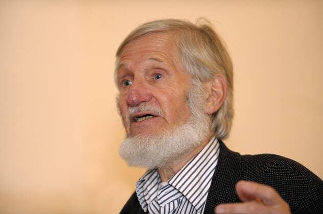 Dr. Rupert Neudeck (Gründer Cap Anamur) während einer Rede in Bergisch Gladbach