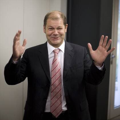 Arbeitsminister Olaf Scholz (Deutschland SPD) in der Firma Wahl & Co in Seelze
