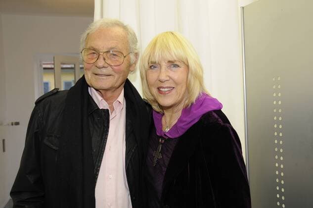 Moderator Harry Valerien mit Ehefrau Randi während des Fashion Cocktails bei Susanne Wiebe und Hans M. Bachmayer in München