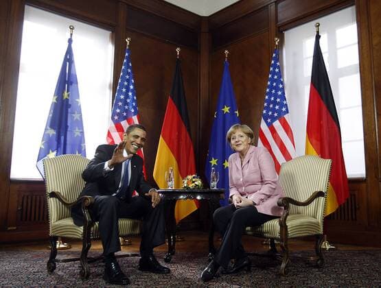 Präsident Barack Obama (USA) und Bundeskanzlerin Angela Merkel (Deutschland CDU) anlässlich eines Gesprächs am Rande des NATO-Gipfels in Baden-Baden 