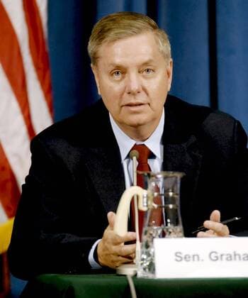 Lindsey O. Graham (USA Senator) während einer Pressekonferenz in Tokio -  (TKP2009041011)