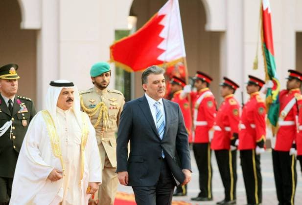 König Hamad Bin Isa al-Khalifa von Bahrain (li.) und Präsident Abdullah Gul (Türkei) während eines gemeinsamen Treffens in Manama - 
