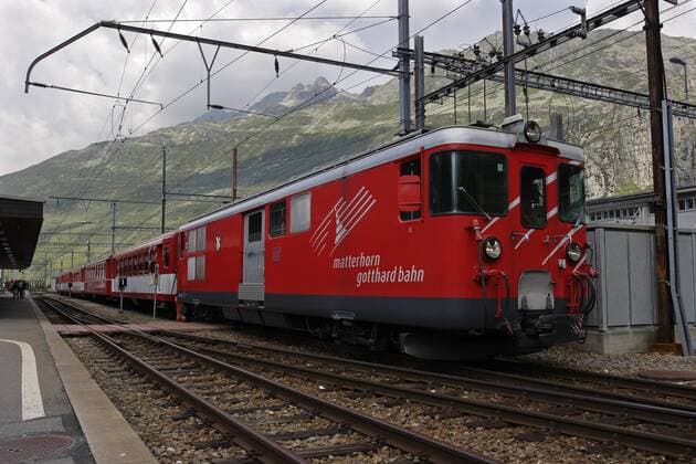 Gotthardbahn im Bahnhof von Andermatt - Schweiz (McPSWK)