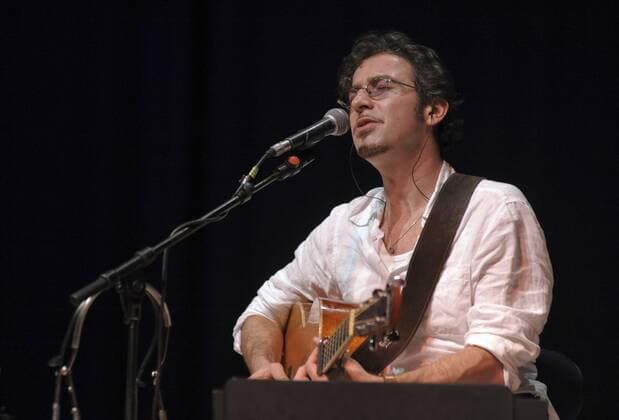 Gitarrist Christof Straub (Papermoon) anlässlich eines Konzertes in Lenzing