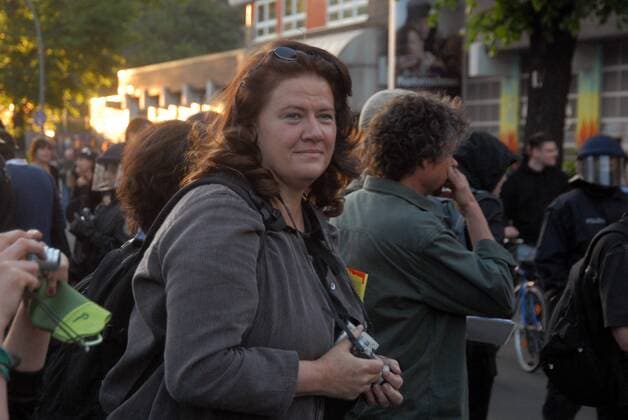 Jutta Ditfurth (Deutschland ÖkoLinX) auf der Revolutionären 1.Mai Demonstration in Berlin-Kreuzberg