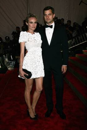 Schauspieler Joshua Jackson neben seiner Freundin Diane Kruger (Schauspielerin) anlässlich der - Metropolitan Museum of Arts Costume Institute Gala - in New York -  (nyp20090504249)