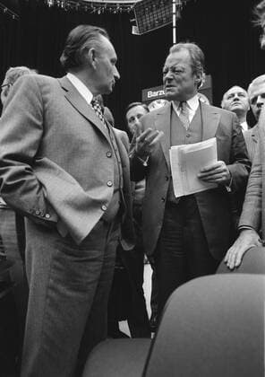 Bundeskanzler Willy Brandt (re., Deutschland SPD) neben Egon Bahr (li., Deutschland SPD Staatssekretär im Bundeskanzleramt)