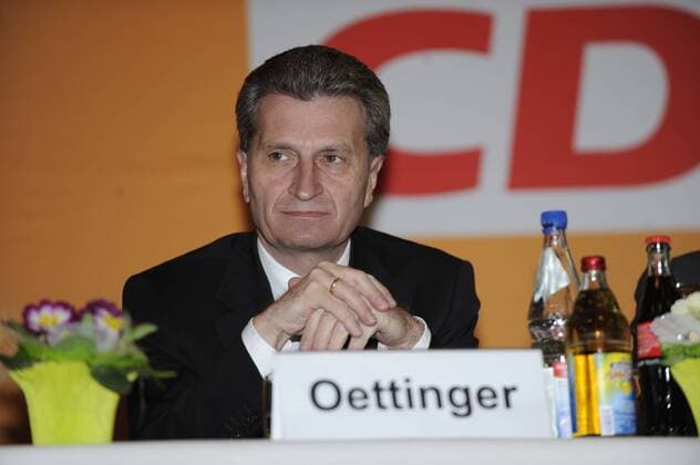 Günther Oettinger (Mitte, Deutschland CDU Ministerpräsident Baden Württemberg) während des Politischen Aschermittwochs des CDU-Landkreises Karlsruhe in Karlsdorf-Neuthard