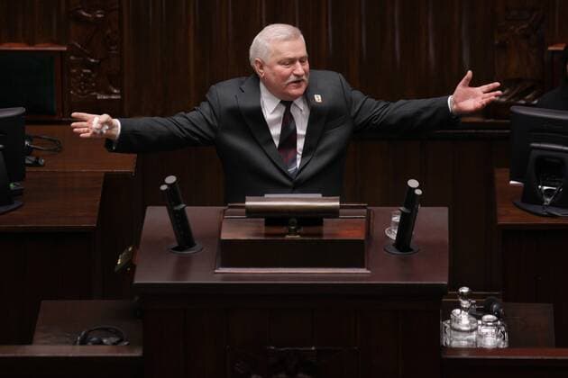 Lech Walesa (Polen) hält eine Rede im Rahmen der Feierlichkeiten zum 20. Jahrestag der Friedlichen Revolution in Warschau -  - EN00242367020