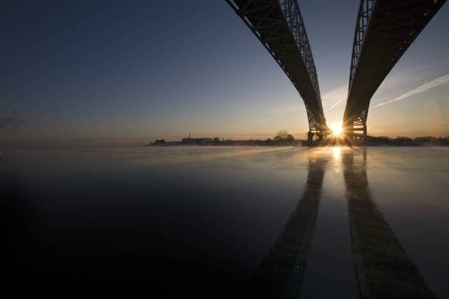 Die Blue Water Bridge über den St. Clair Fluss verbindet die Vereinigten Staaten von Amerika und Kanada, Port Huron, Michigan, USA iblwes01093164