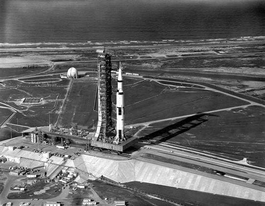 IMAGO History, Mondlandung der Apollo 11 am 20.07.1969 Trägerrakete Saturn V für das Raumschiff Apollo 11 - Vorbereitungen für den Start der Mission zum Mond am Komplex 39A im Kennedy Space Center, Florida  WAX20090602707