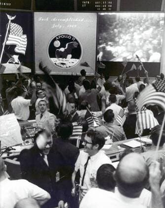 IMAGO History, Mondlandung der Apollo 11 am 20.07.1969 Jubel im Kontrollzentrum beim erfolgreichen Abschluss der Mondmission der Apollo 11 im Kennedy Space Center, Florida  WAX20090602718