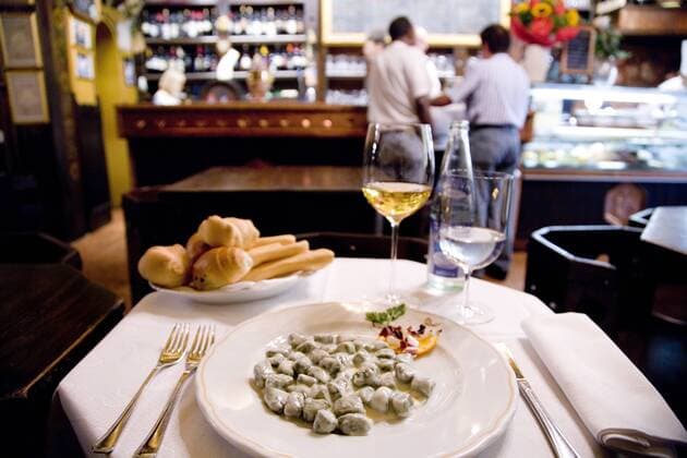 Gnocchi auf dem Teller, Restaurant, Verona, Venetien, Italien, Europa iblslu00868608