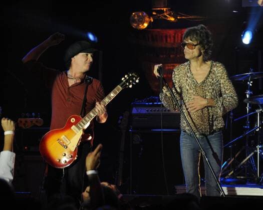 Sänger David Johansen (re.) und Gitarrist Sylvain Sylvain (beide New York Dolls) während eines Konzertes in Fort Lauderdale  ULM28850