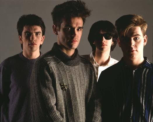 Schlagzeuger Mike Joyce (li.), Sänger Morrissey (2.v.l.), Gitarrist Johnny Marr (2.v.r.) und Bassist Andy Rourke (alle The Smiths) - 