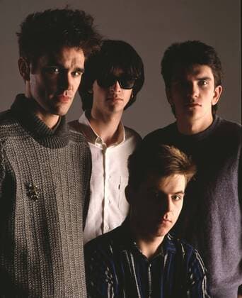 Sänger Morrissey (li.), Gitarrist Johnny Marr (Mitte hi.), Schlagzeuger Mike Joyce (re.) und Bassist Andy Rourke (alle The Smiths) - 