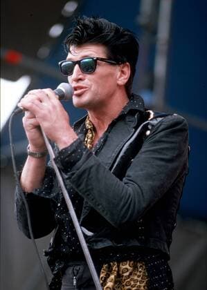 Sänger Herman Brood (Herman Brood & His Wild Romance) bei einem Konzert in Burglengenfeld