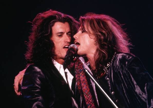 Gitarrist Joe Perry (li.) und Sänger Steven Tyler (beide Aerosmith) während des Rock im Park Festivals in Nürnberg