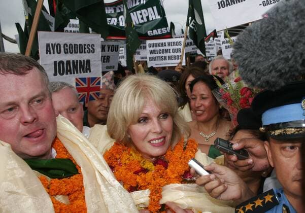 (090726) -- KATHMANDU, July 26 (Xinhua) -- British actress and Gurkha campaigner Joanna Lumley (C) looks upon her arrival at the Tribhuvan International Airport in Kathmandu, capital of Nepal, July 26, 2009. Lumley, who was associated with the Nepali Gurkha soldiers campaign for equal pay, pension and settlement rights in Britain, arrives in Kathmandu on Sunday to be acquainted with their conditions. (Xinhua Bimal Gautam) (1)NEPAL-GURKHA-BRITAIN-JOANNA LUMLEY 