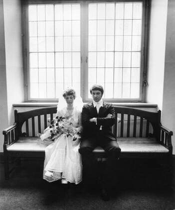 Nachdenkliches Hochzeitspaar, Leipzig, DDR, historische Aufnahme, 1975 iblnit01211060