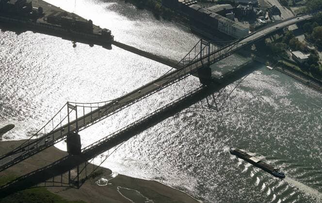 Deutschland, DEU: Duisburg, Rheinbrücke bei Mündelheim. Germany, DEU: Duisburg, Rhine bridge near Mündelheim.