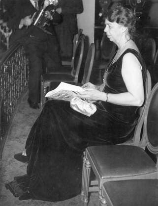 Berühmte Feministinnen, Eleanor Roosevelt Jul 01, 1938 - Washington, District of Columbia, USA - A suffragist, who worked to enhance the status of working women, one of the co-founders of Freedom House and an active supporter of the formation of the United Nations, ANNA ELEANOR ROOSEVELT s political aspirations went way beyond supporting her husband Franklin D. Roosevelt as a First Lady of the United States. PICTURED: ELEANOR ROOSEVELT during a parade. Washington USA  - ZUMAk09